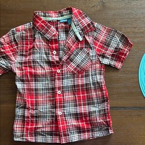 Sz 4.  Like new condition. Red and White Plaid Button Down Shirt. Soft Material.